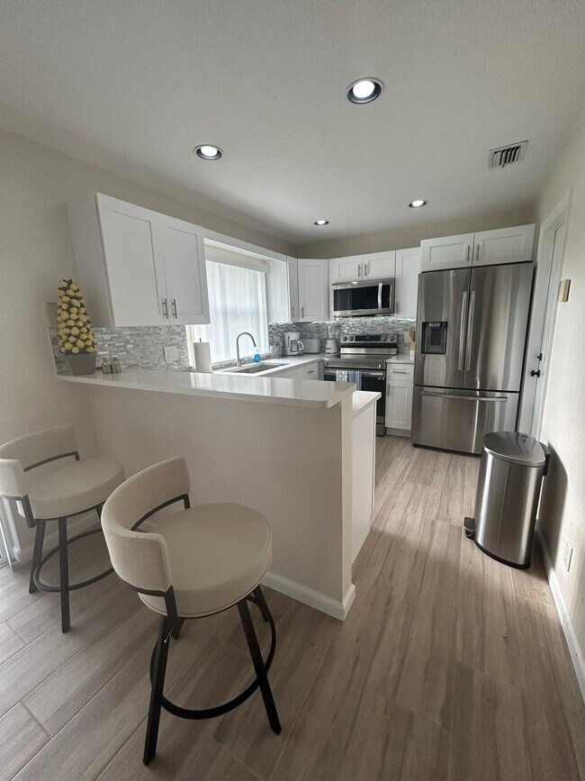 Building Photo - 1140 Staghorn St