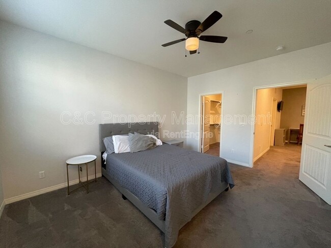 Building Photo - 40402 Calle Real