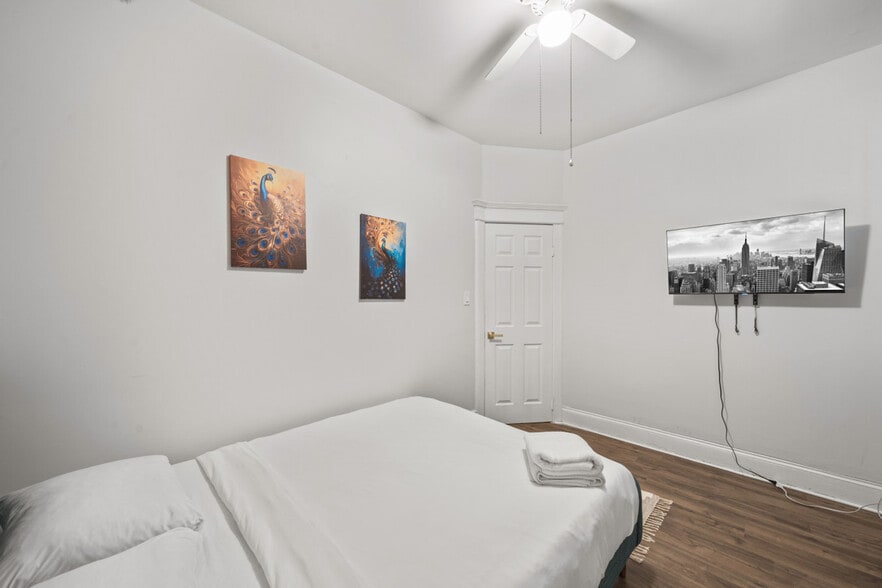 Building Photo - 84 W 42nd St