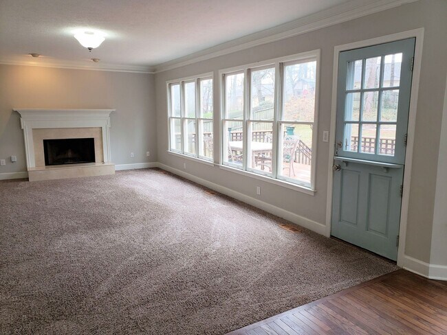 Building Photo - Beautiful 4BR Home In Established Neighborhood.
