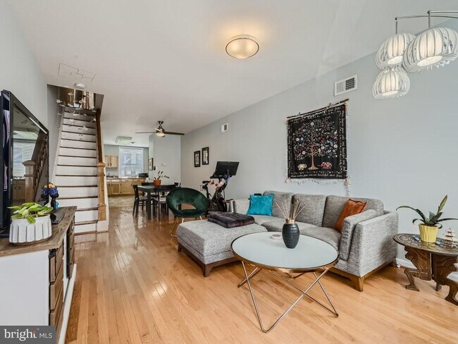 Building Photo - 26 S Curley St