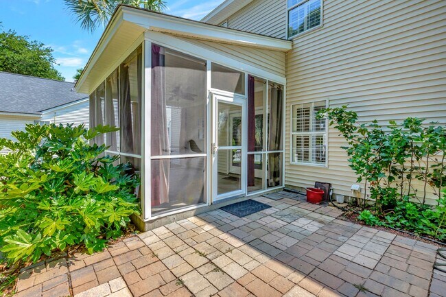 Building Photo - Elegant Living in the Heart of Seaside Farms