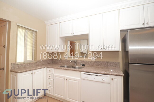 Building Photo - 5 Bedroom 2 Bath Home In Oceanside ** Move In Special $300 Off First Month's Rent**