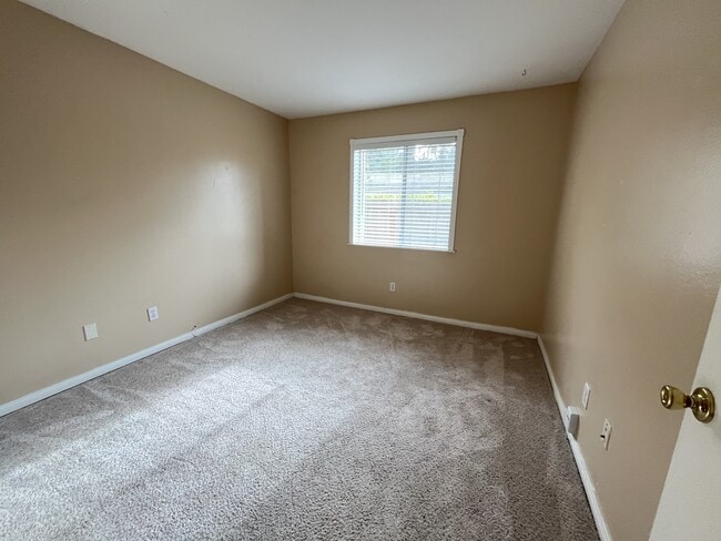 Building Photo - 2920 Luciernaga St