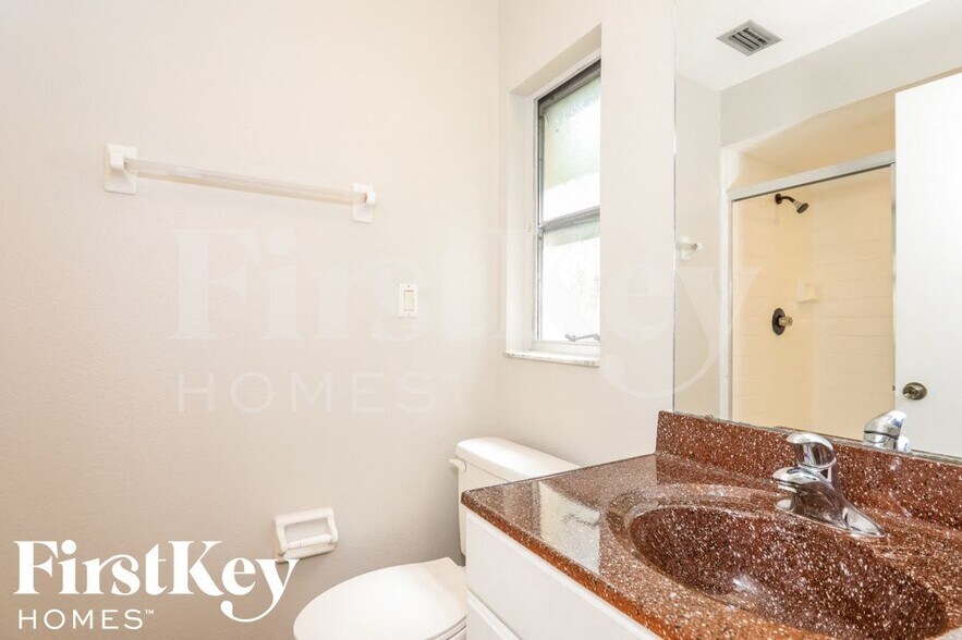 Building Photo - 964 Roseway Terrace NW