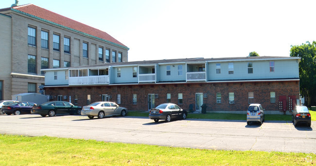 296 Main St - Roosevelt on Main Apartments