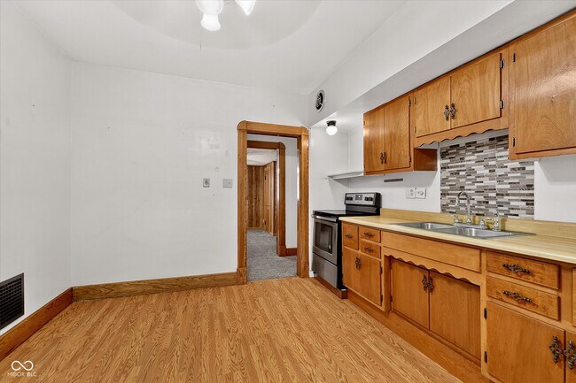 Building Photo - 456 N Centennial St