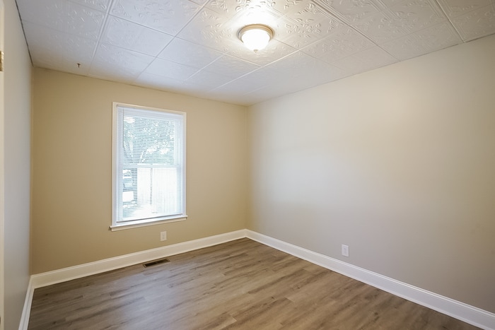 Building Photo - 2044 Dinsmore Rd