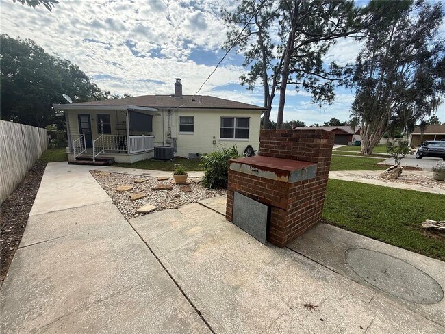 Building Photo - 465 Briarcliff Ave