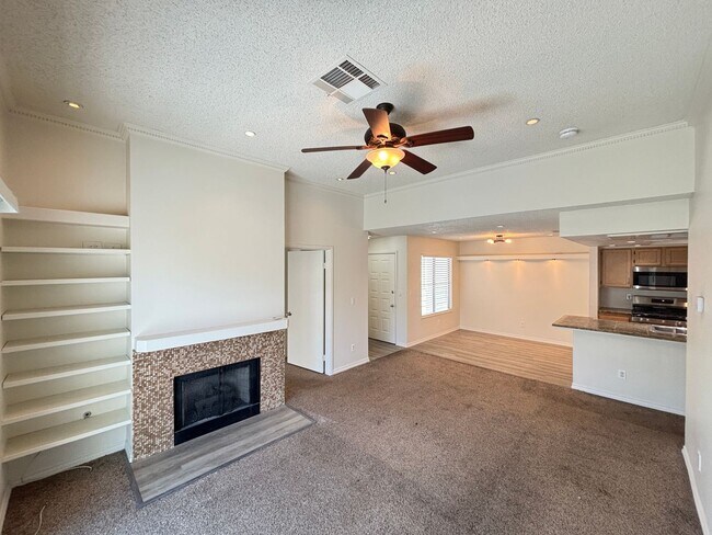 Building Photo - Beautiful 2Bed/2Bath 2nd floor condo located in the Highgate Condos gated community In Summerlin