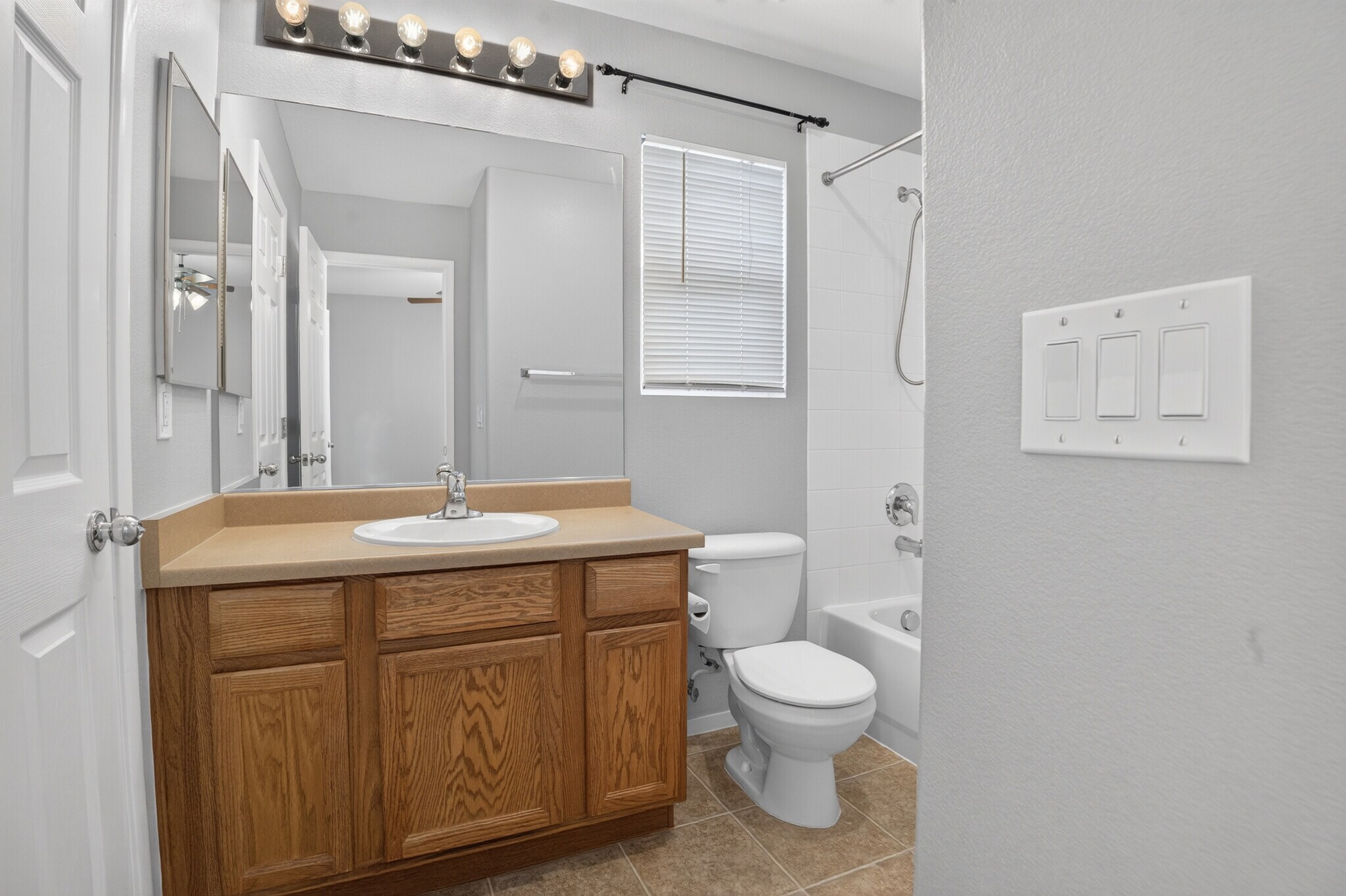 Building Photo - 10648 Bandera Mountain Ln