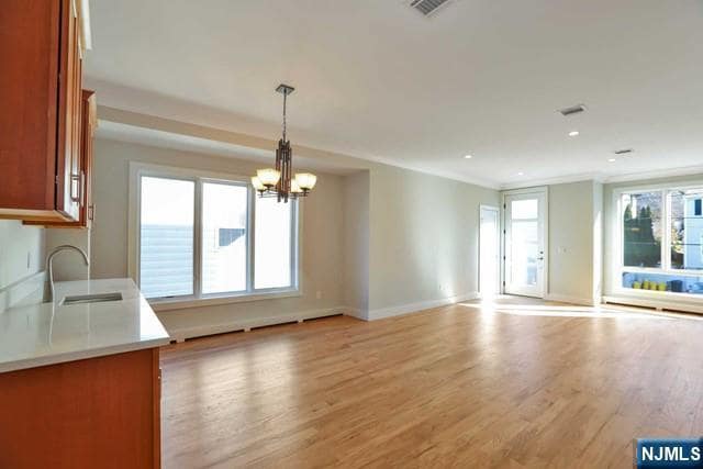 Building Photo - 463 Roff Ave