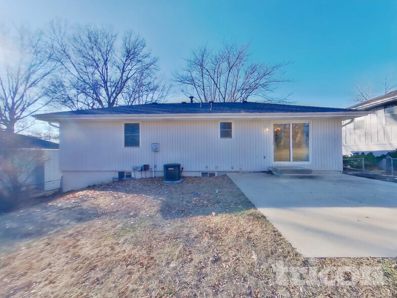 Building Photo - 1116 NE 10 St