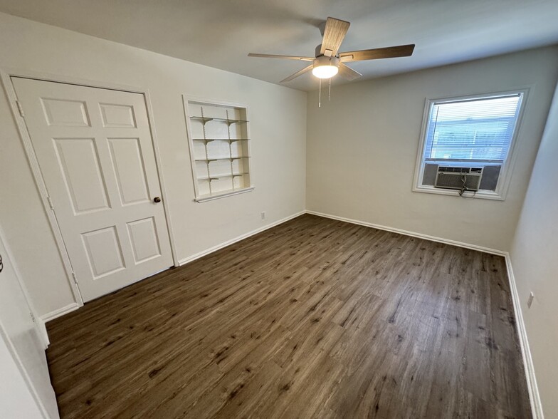 Building Photo - 2014 N Parish Pl