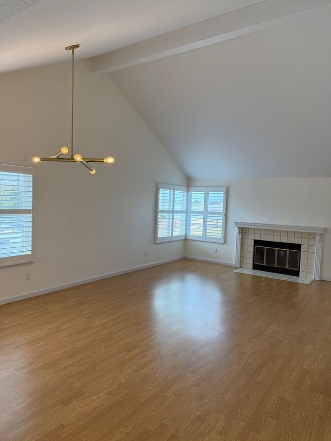 Building Photo - Alameda's most sought after gated communit...