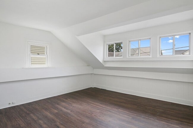 Building Photo - Coming Soon! Bright and Cozy 2 Bedroom, 1 ...