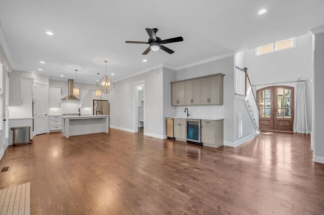 Building Photo - Stunning 5BE/4.5BA in the heart of Green H...