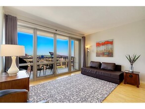 Building Photo - 929 Portland Ave