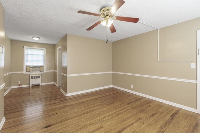 Building Photo - Historic Apartment located a short drive from Elon!