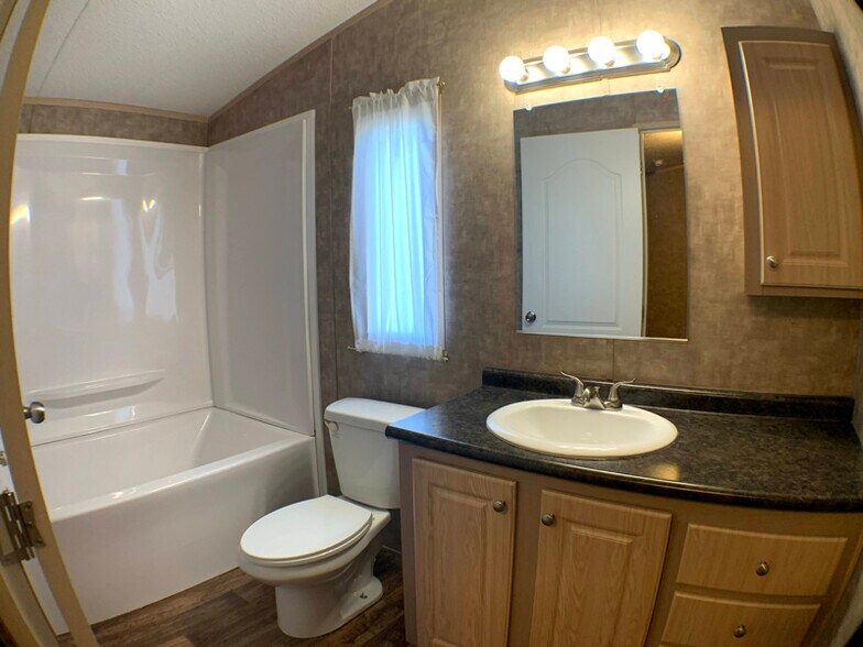 Building Photo - 3637 SE 6th St