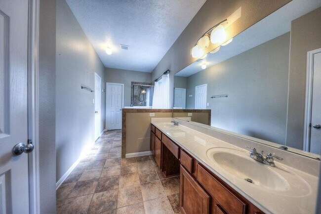 Building Photo - 5402 Ringneck Glen Dr