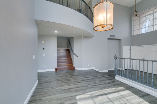 Building Photo - BEAUTIFUL POOL HOME W/RV