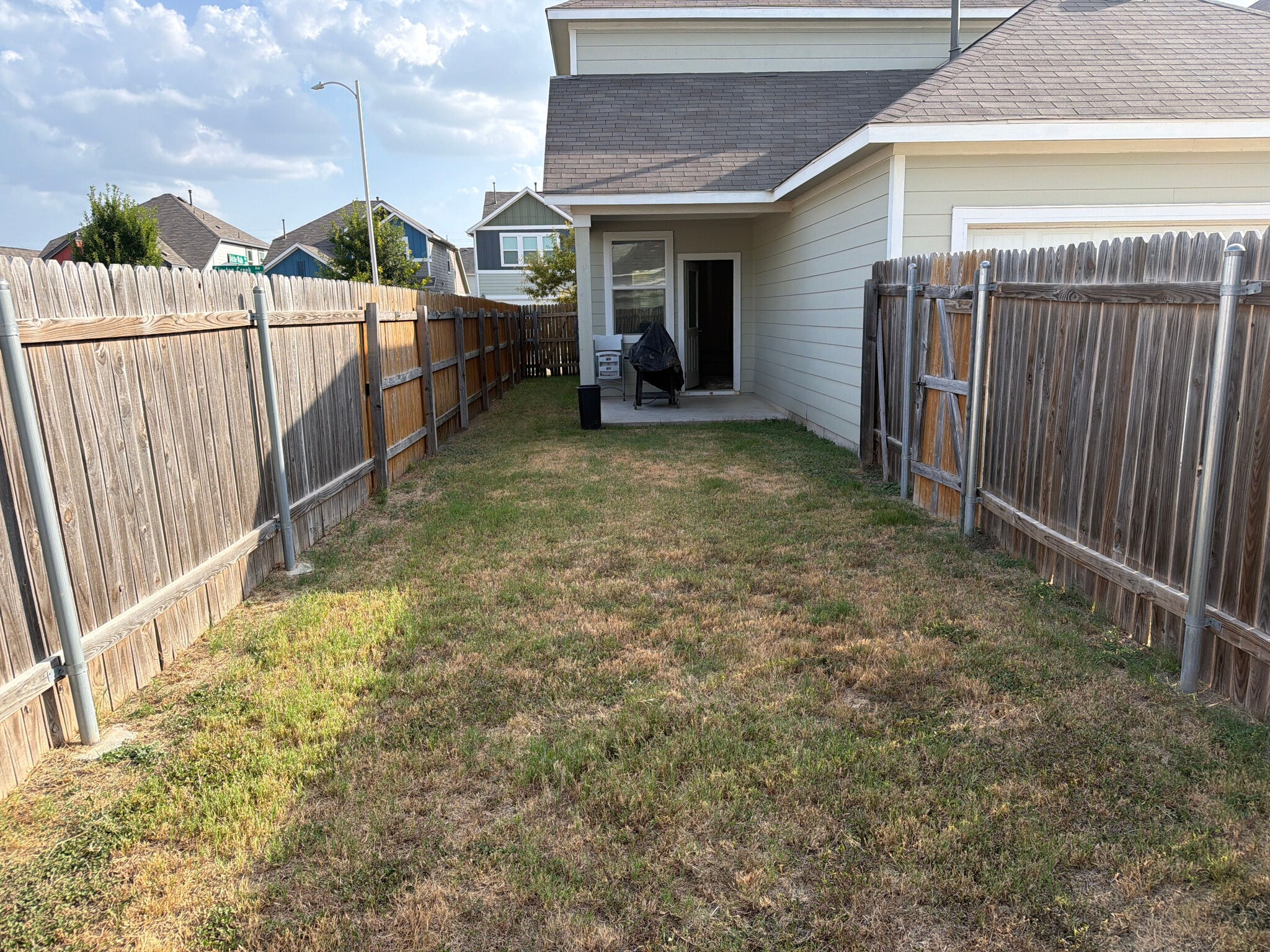 Building Photo - Room in House on Clayton Creek Ave
