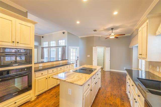 Building Photo - 3913 Overlake Dr