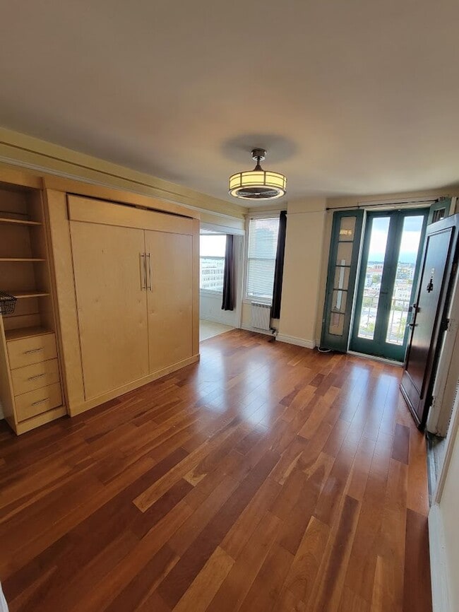 Building Photo - Spacious Studio at the Cooper Arms in the ...