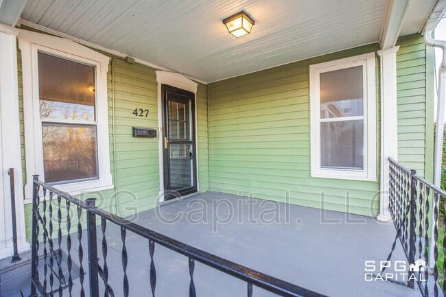 Building Photo - 427 Hood St