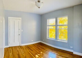 Building Photo - 2102 W 37th St