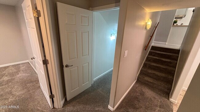 Building Photo - 8625 E Valley View Rd