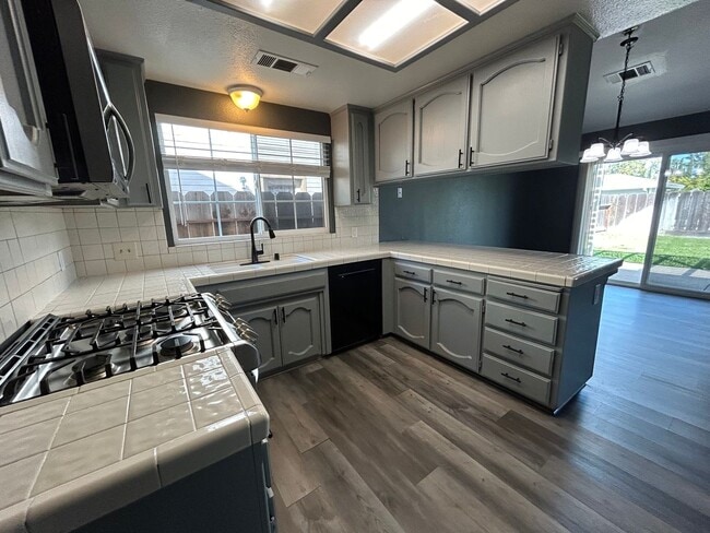 Building Photo - 3086 Beverly Ct