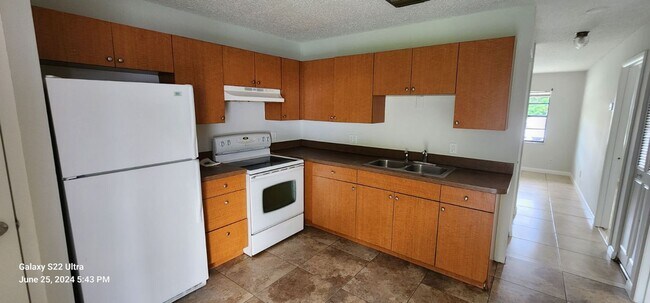 Building Photo - Experience the ultimate comfort in our newly remodeled 2 Bedroom / 1 bathroom home boasting car p...