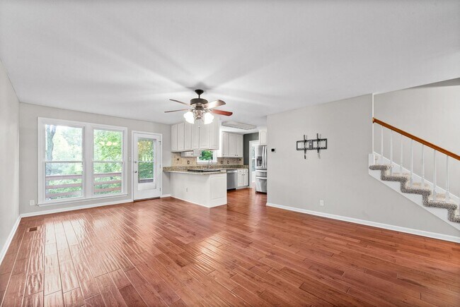 Building Photo - Pet Friendly Three Bedroom!