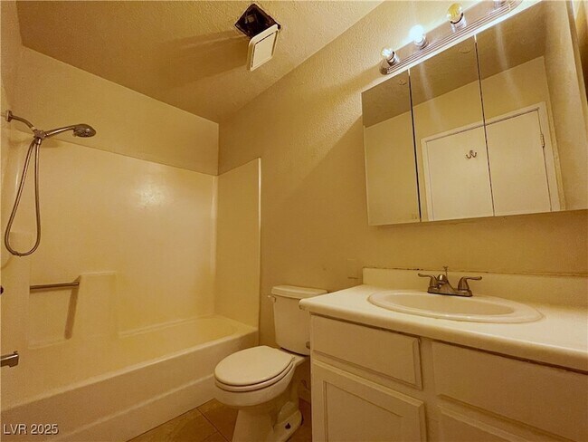 Building Photo - 6917 Mendon Ln