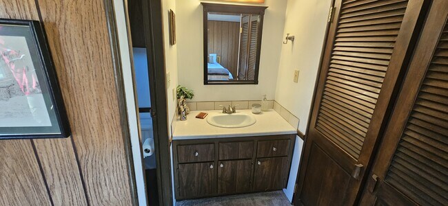 Building Photo - 7 Bert Rd