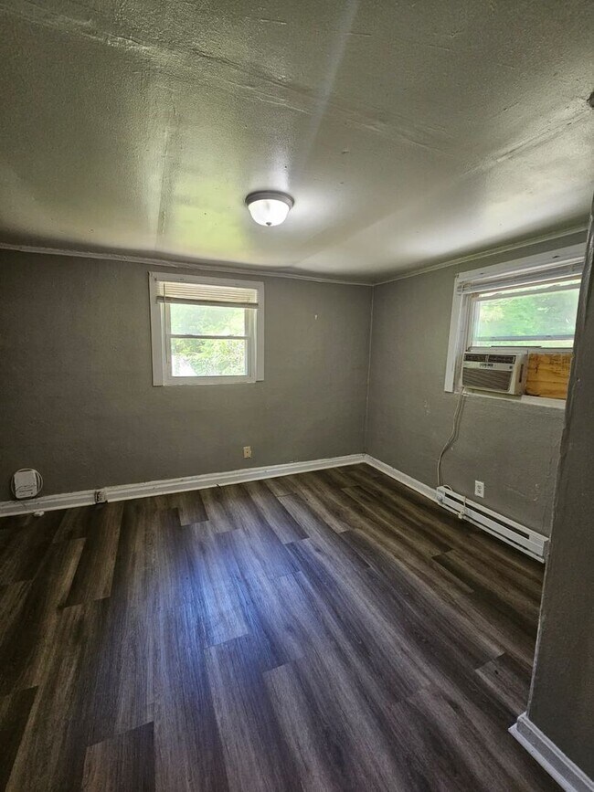Building Photo - 2206 Roosevelt Dr