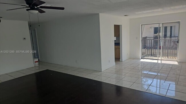 Building Photo - 5300 NW 18th Ct