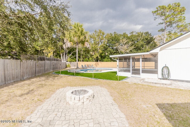 Building Photo - 8330 Cross Timbers Dr W