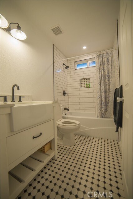 Building Photo - 43900 Carmel Cir