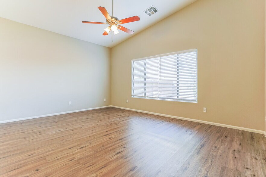 Building Photo - 3316 S 71st Ave