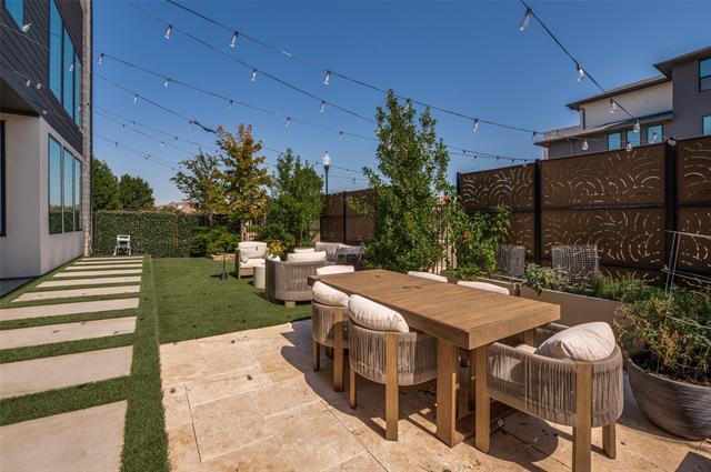 Building Photo - 7501 Hewitt Dr