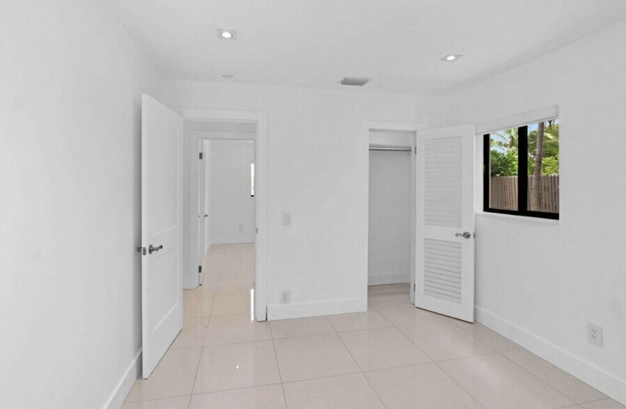 Building Photo - 16930 NW 54th Ave