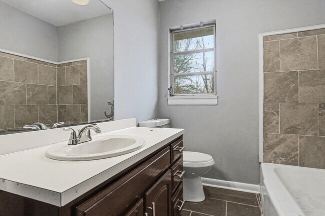 Building Photo - 1147 Oakley Dr