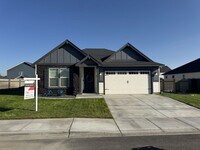Building Photo - MOVE IN READY! Welcome Home! 3 bed/2 bath in West Richland