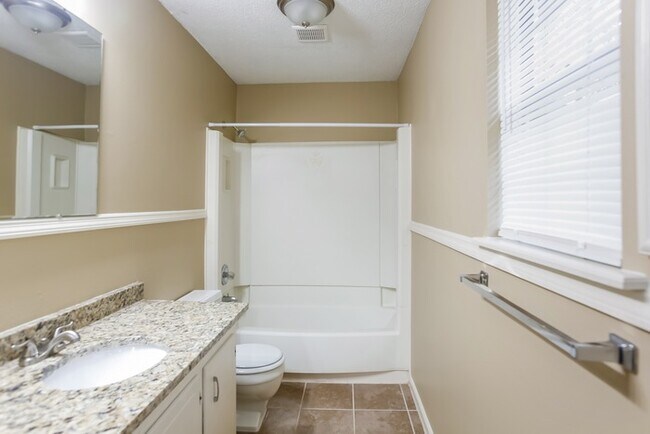 Building Photo - Charming Sherwood Home