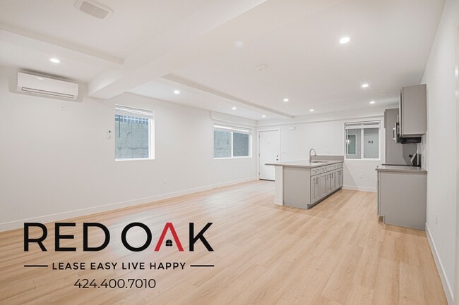 Primary Photo - 6738 Independence Ave