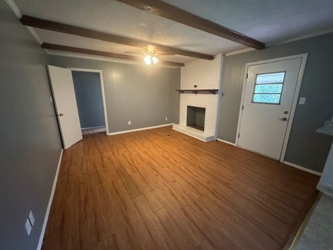 Building Photo - 2068 Whitesville Rd