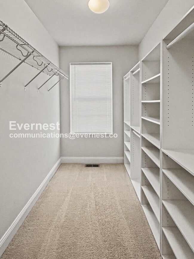 Building Photo - 2515 Hyacinth Ln